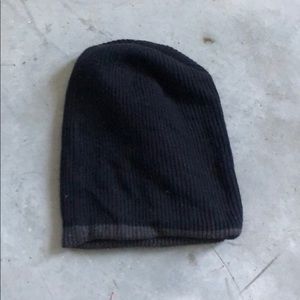 Roundtree & Yorke Black and Grey Beanie